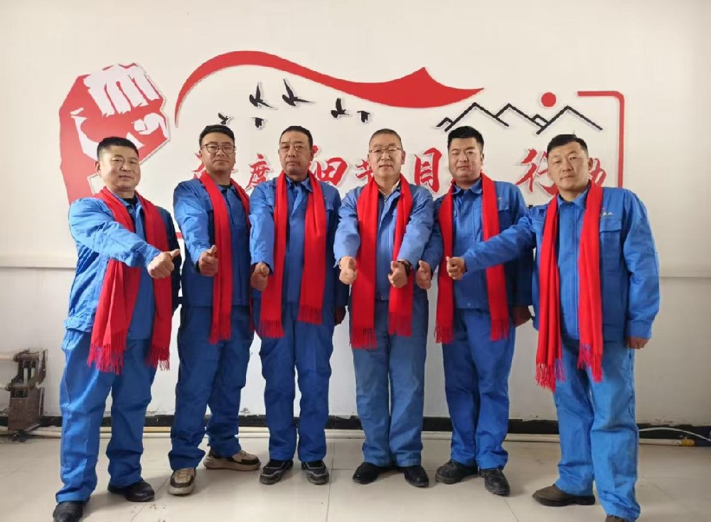 默默奉獻(xiàn)守護(hù)設(shè)備心臟，風(fēng)雨無阻保障生產(chǎn)順暢——記先進(jìn)集體前進(jìn)牧業(yè)設(shè)備部