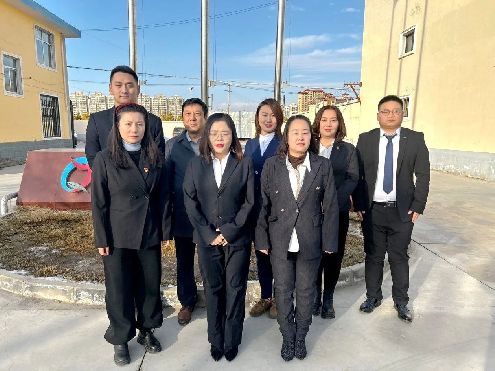 砥礪前行共奮進(jìn)，團(tuán)結(jié)一心向前進(jìn)