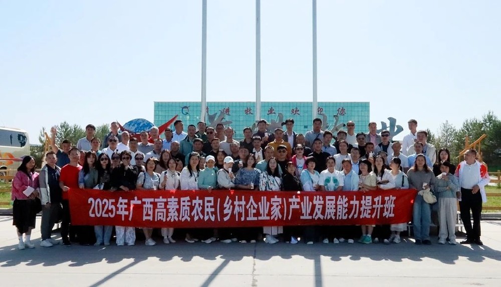 廣西高素質(zhì)農(nóng)民（鄉(xiāng)村企業(yè)家）產(chǎn)業(yè)發(fā)展能力提升班學員到甘肅前進集團參觀學習